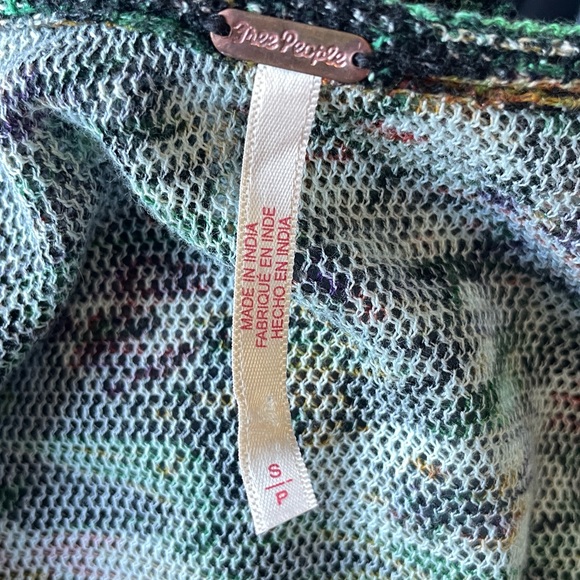 NWOT Free People Ruffle Top Sz Small in Dark Floral - Picture 11 of 12